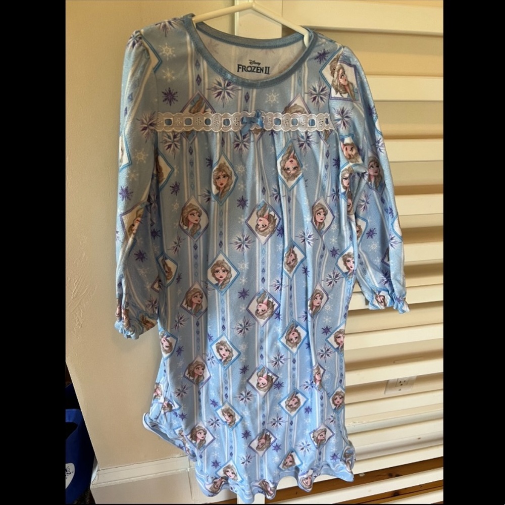 FROZEN 2 Elsa nightgown